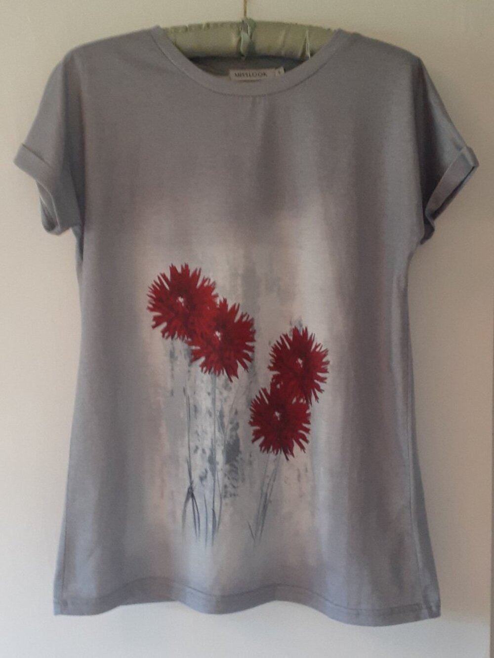 Miss Look Artsy Graphic Flower Shirt Size Small